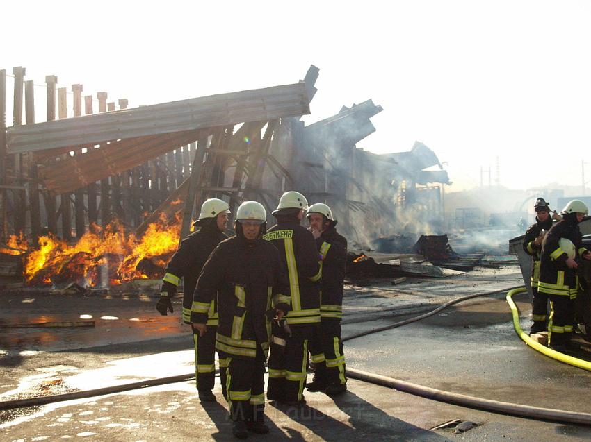 Grossbrand Holzlager Siegburg Industriestr P012.JPG